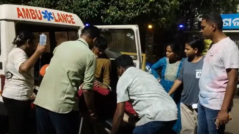 manstabsexgirlfriend?smotheruncleinsidepolicestationinodisha