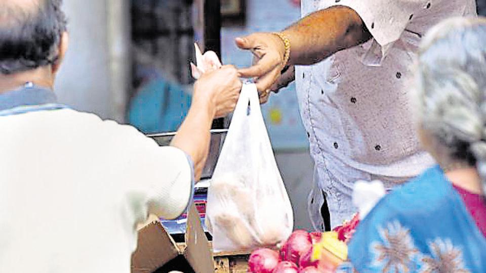 maharashtragovtrelaxesplasticbanforretailers
