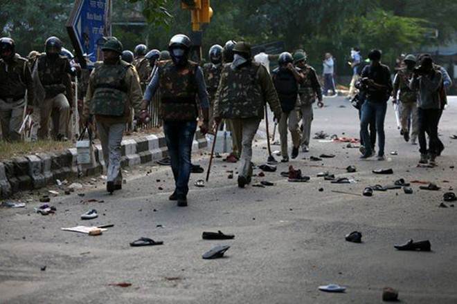 caaprotests:constablekilledasfreshclasheseruptbetweenopposinggroupsinnortheastdelhi