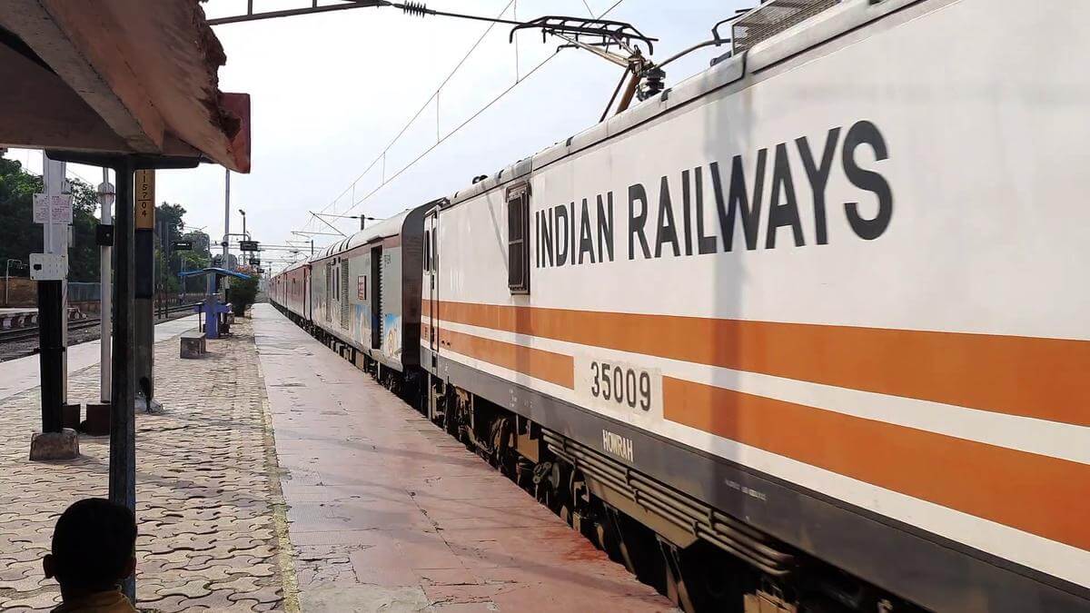 indianrailwaysinitiatesprocesstorelievevineshphogatbajrangpunia
