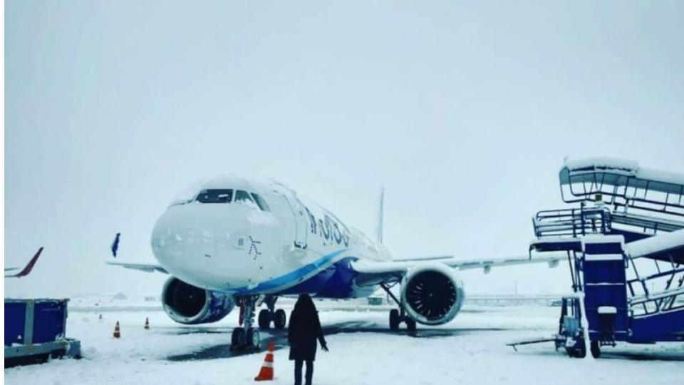 Srinagar Airport Cancelled 50 flights due to heavy snowfall