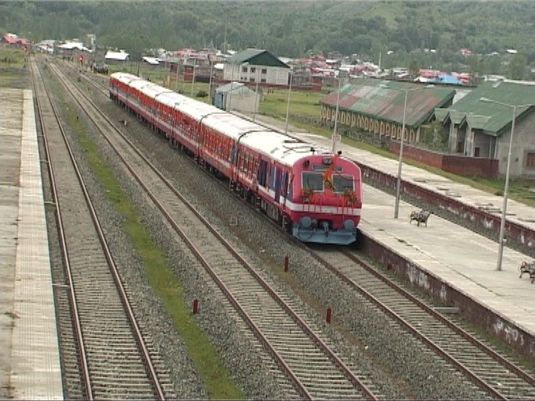 trainservicesbetweensrinagarandbaramullahtoresumedtoday