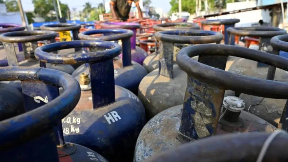 Centre Govt Restores Commercial LPG Supplies to Pre-Crisis Levels