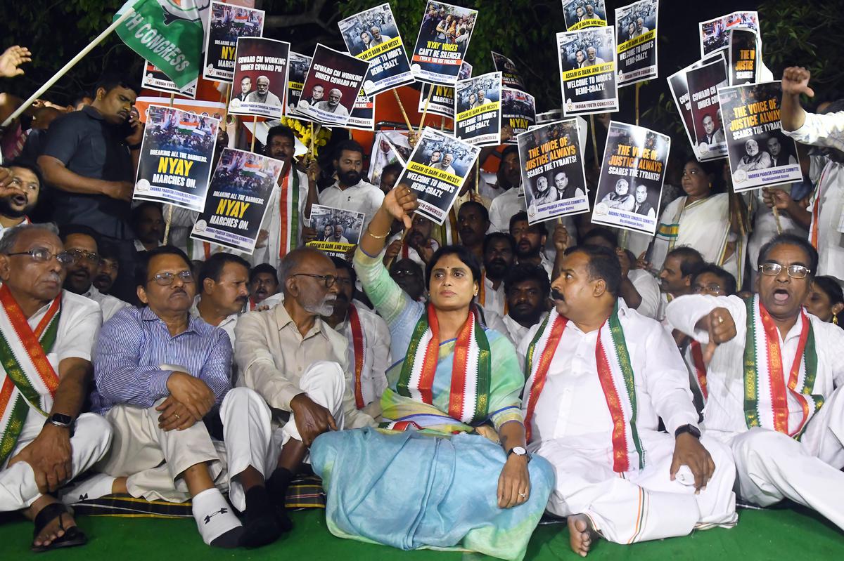 sharmilacondemnsattackonrahulgandhi