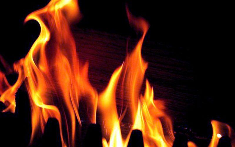 tenshopsguttedinfireinbatamaloosrinagar