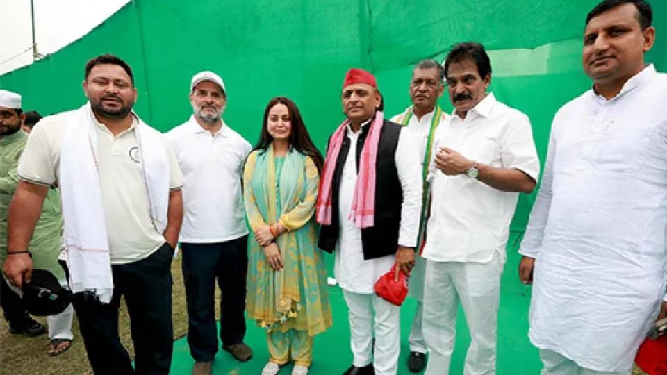 Akhilesh Yadav joins ‘Voter Adhikar Yatra’ in Bihar
