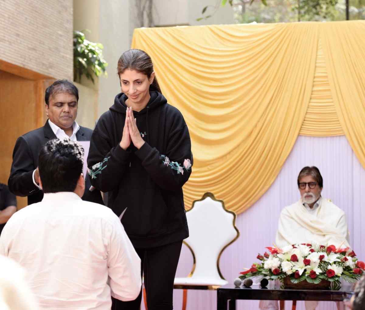 megastaramitabhbachchanpaysoffloansofover1300upfarmers