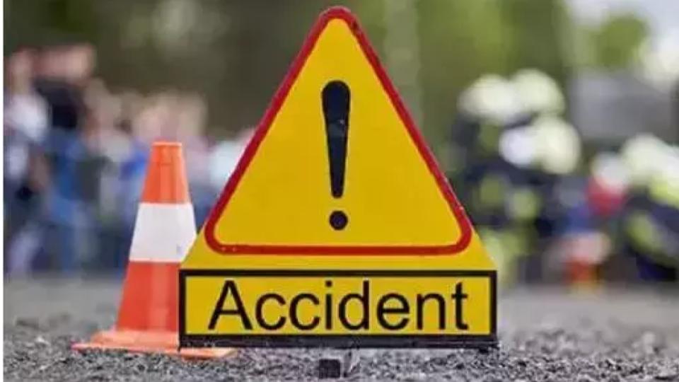 1dead10injuredaslorryhitsbusineastgodavariap