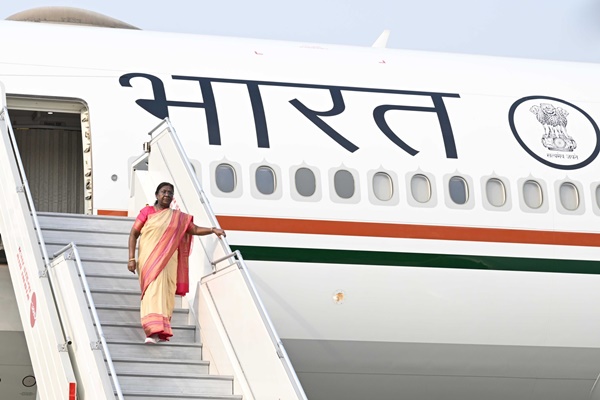 prezmurmureturnstonewdelhiafterpayingtributetopopefrancisatvaticancity