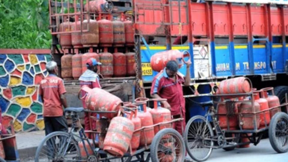 Centre govt allows rural LPG users to book refills every 25 days
