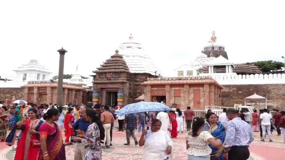 ratnabhandarofpuri’sjagannathtemplereopenedafter46years
