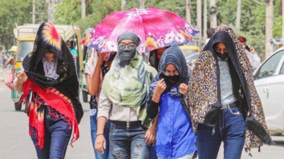 delhirecordsitshighestevertemperaturemungeshpurbakesat523degrees