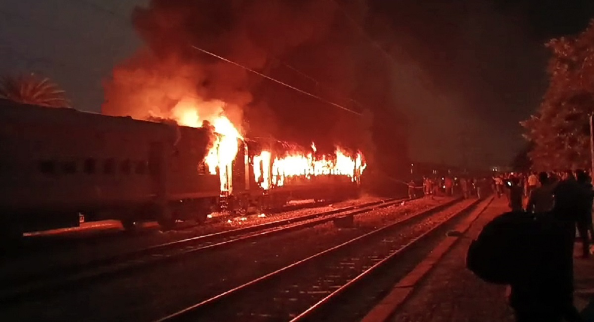 Kanpur-bound train catches fire, no casualty