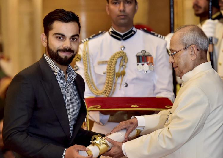 padmashriviratkohlifelicitatedbypresidentpranabmukherjee