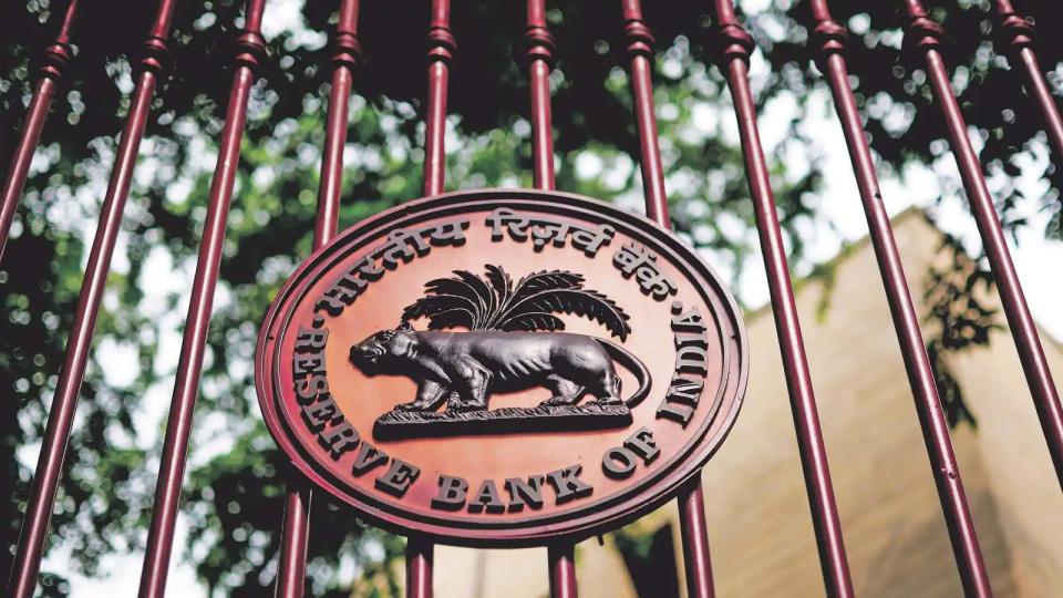 rbipenalises₹1034croreoncitibankbankofbarodaindianoverseasbankfornoncompliance