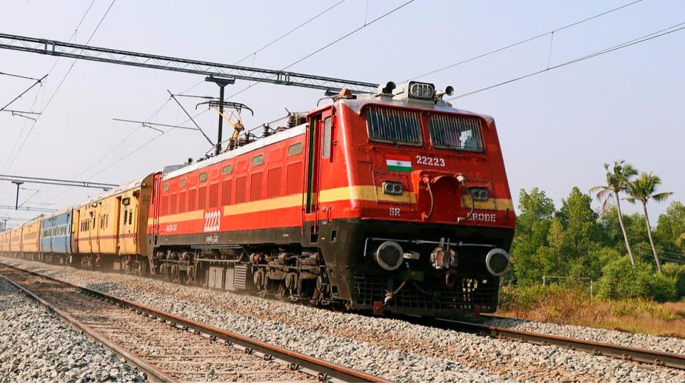 MP Train Tragedy: Blind Curve Prevented Loco Pilot, Passengers From Spotting Each Other 