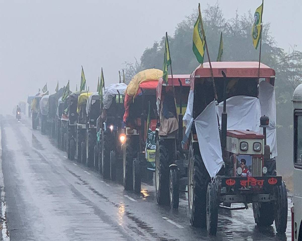 securityincreasedalongdelhibordersaheadoffarmerstractorrally
