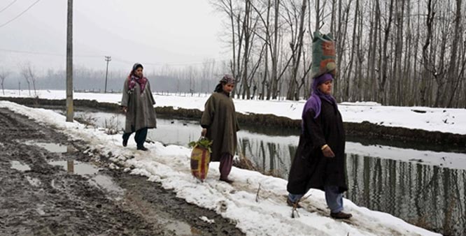 kashmircontinuestoreelunderintensecold