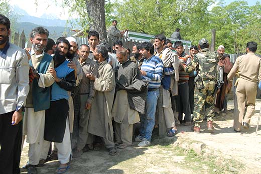 ls-elections-brisk-polling-in-baramulla-as-21-pc-polling-recorded-in-first-four-hours