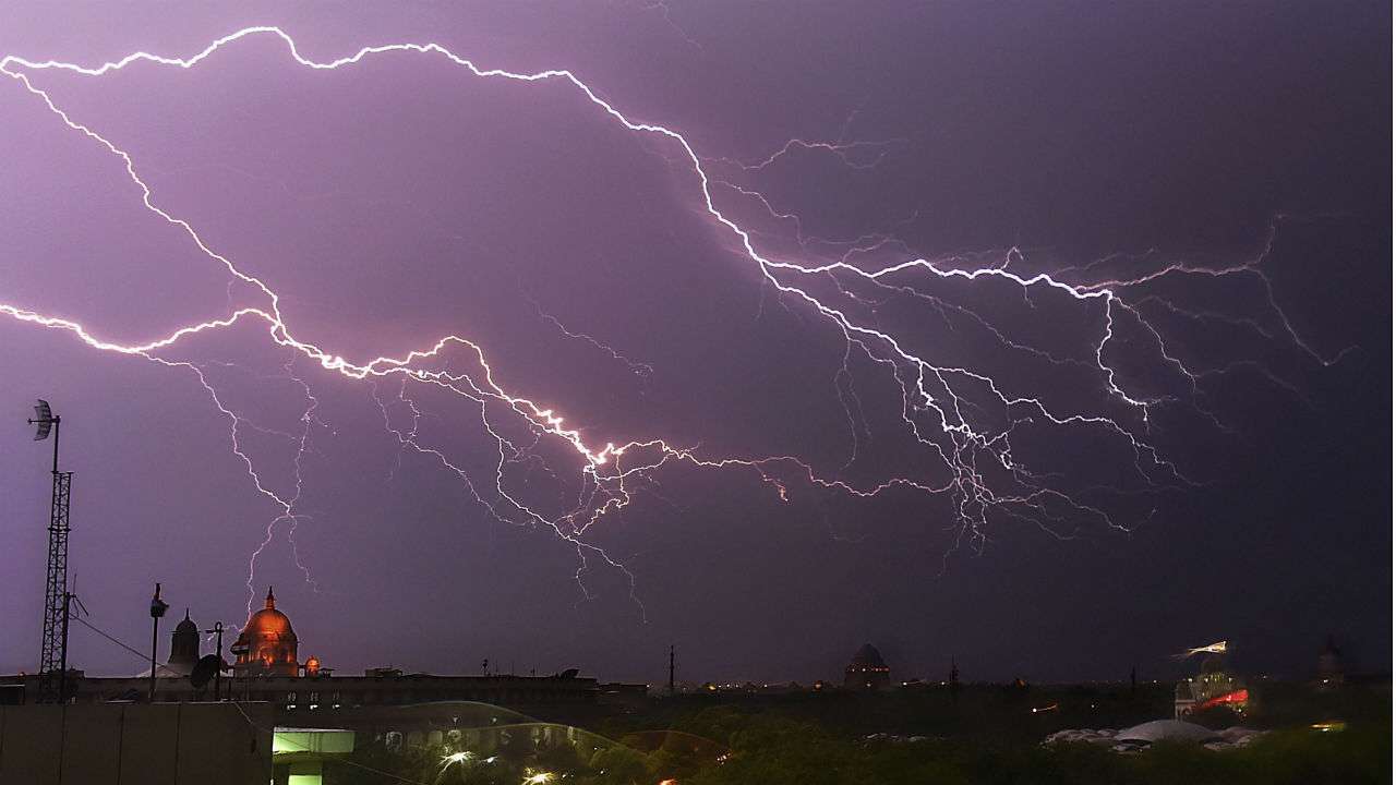 over37peoplelosttheirlivesduetolightninginbihar
