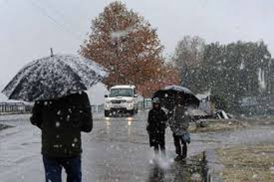 kashmirreceivesfreshspellofsnowfall