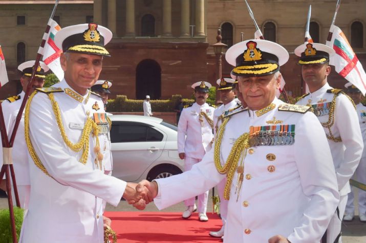navychiefvisitsinsbaazatandamanislandsspendstimewithpersonnel