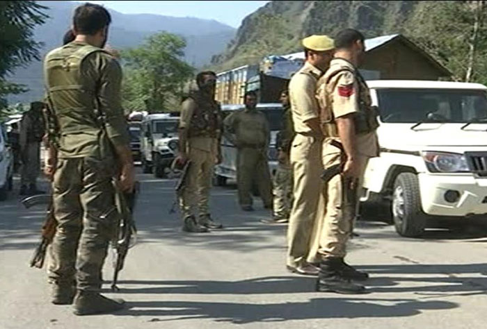 5policemen2securityguardskilledinsouthkashmirskulgamasmilitantstargetcashvan