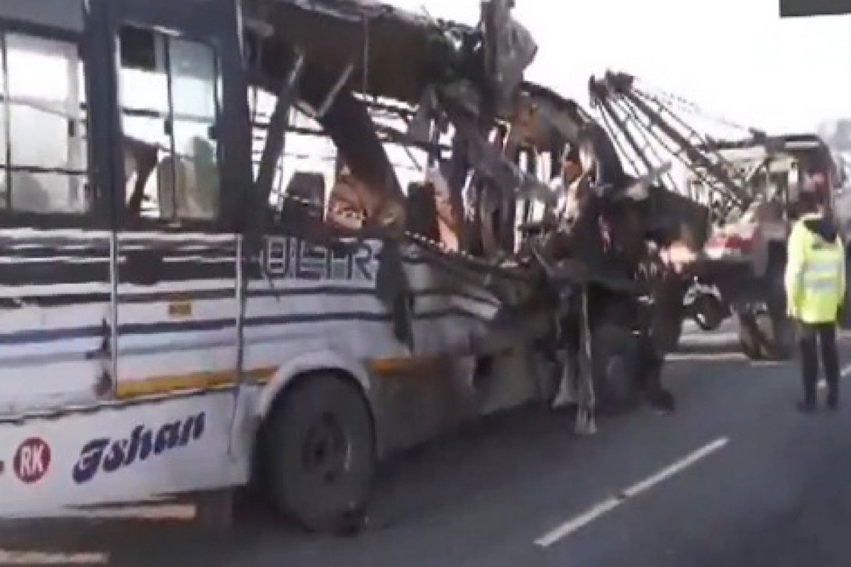 12killed25injuredaftertruckbuscollisioningolaghatassam