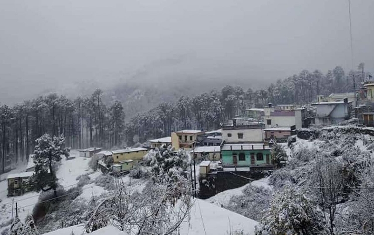 higherreachesofchamoliuttarkashiandrudraprayagreceivesnowfallinuttarakhand