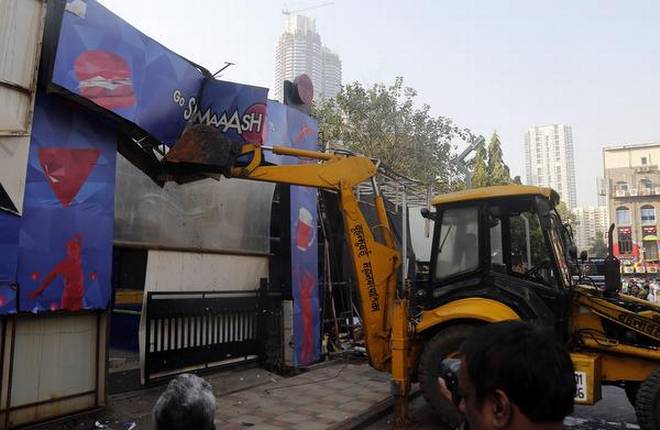 bmcdemolishesillegalextensionsat314restaurantsinmumbaidayafterkamalamillsincident