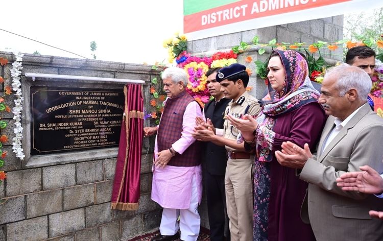 lgmanojsinhainauguratesandlaysfoundationstoneofvariousinfrastructureprojectsinnorthkashmir