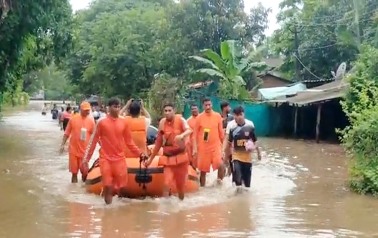 gujaratrain:morethan10000peopleshiftedtosaferplacesamidheavyrains