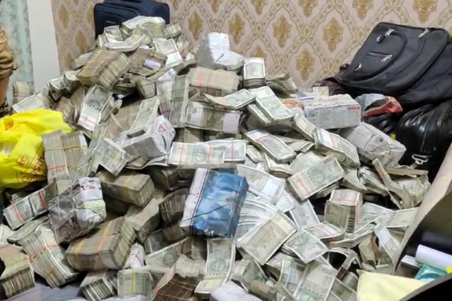 ED recovers cash during raids in Ranchi