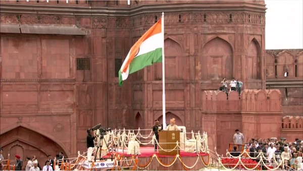 pmmodiunfurlstricolouratrampartsofhistoricredfort