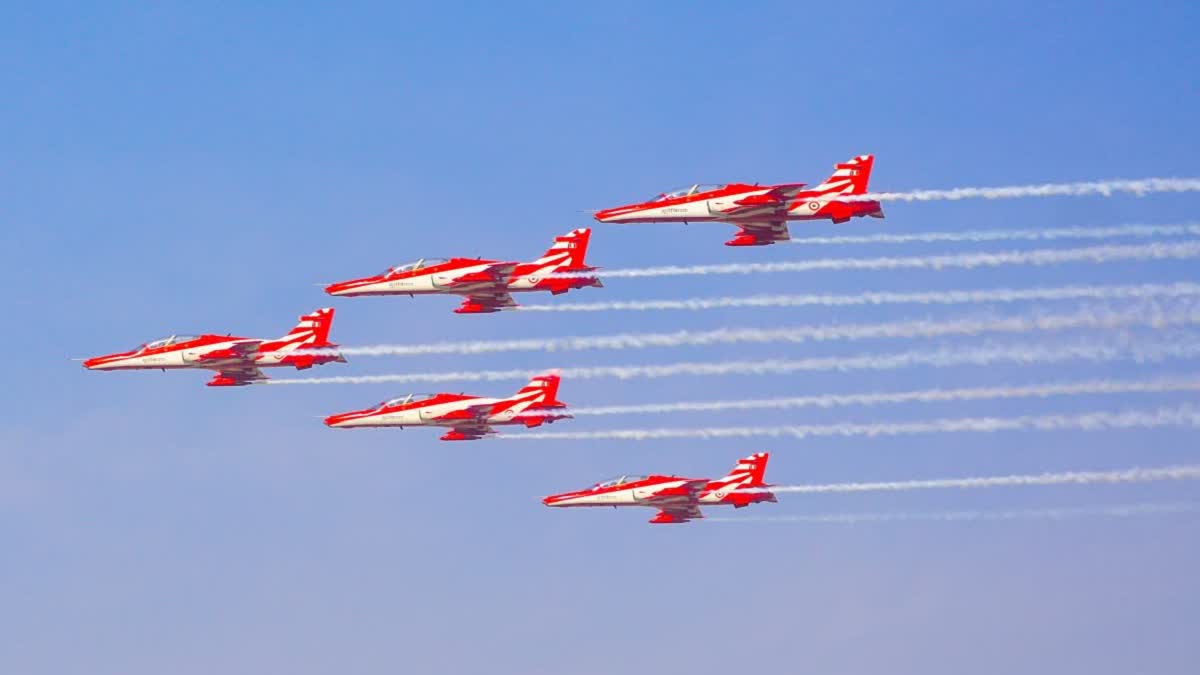 iafsuryakiranteamtobeginaerobaticairshowinpatna