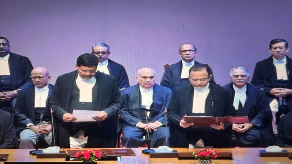 CJI administers oath to two new judges of Supreme Court