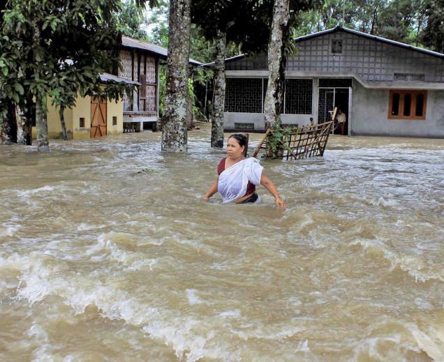 floodwaterssubmerge500villagesinassam