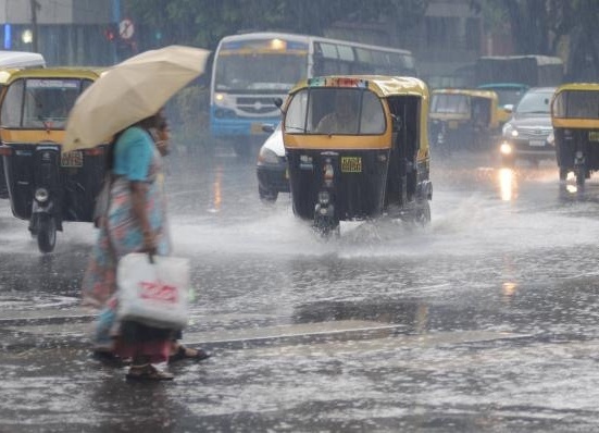 3killedinheavyrainsatwestbengaluru