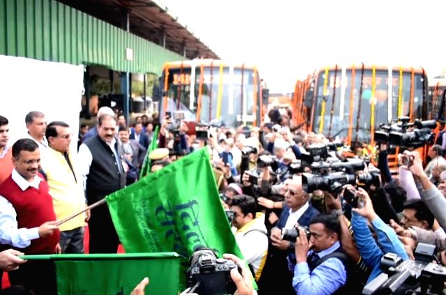 delhicmarvindkejriwalflagsoff100standardfloorbuses
