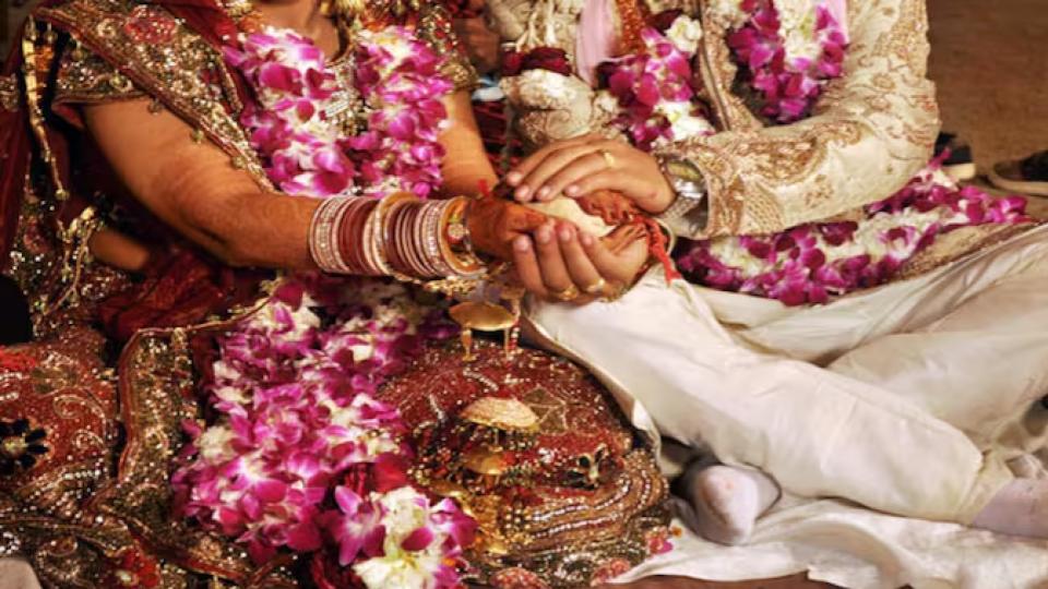 Bride elopes with her lover after varmala ceremony in Uttar Pradesh