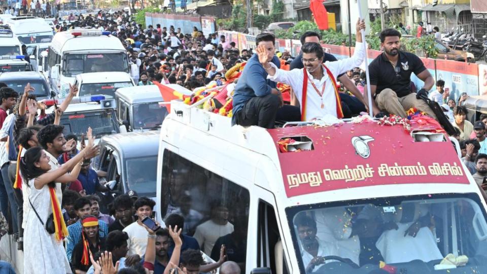 Vijay Holds Massive Roadshow in Saidapet 