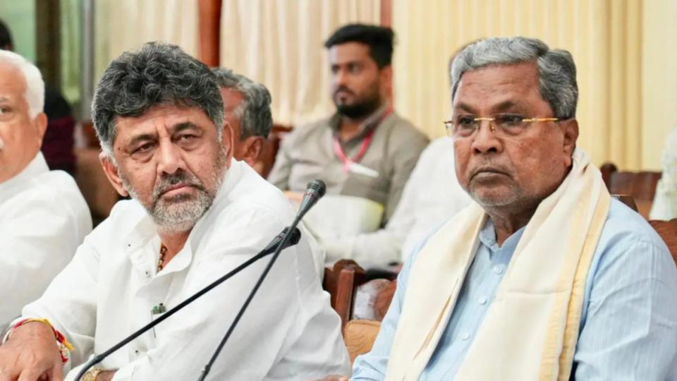 shivakumarsiddaramaiahtomeetcongresshighcommandindelhicabinettalks