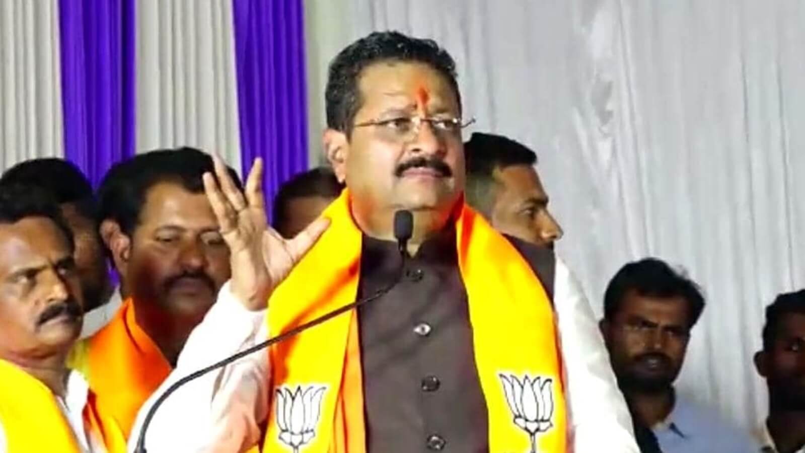 bjpsuspendskarnatakamlabasanagoudapatilfor6yearsoverantipartyremarks