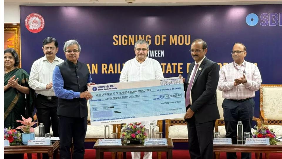 Indian Raiway Signs MOU with SBI For Salary Accounts 