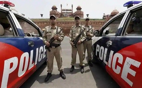 delhipoliceappealsprotestingfarmerstomaintainpeace