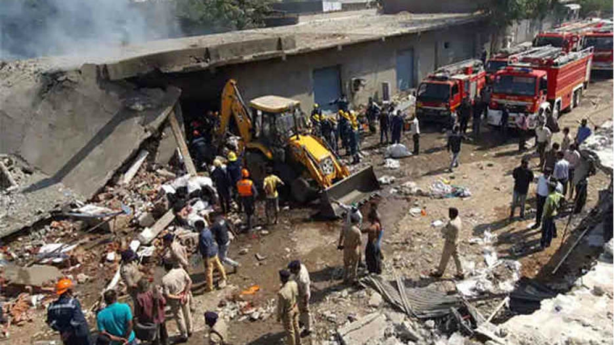 12personskilledinfirebuildingcollapsenearahmedabad