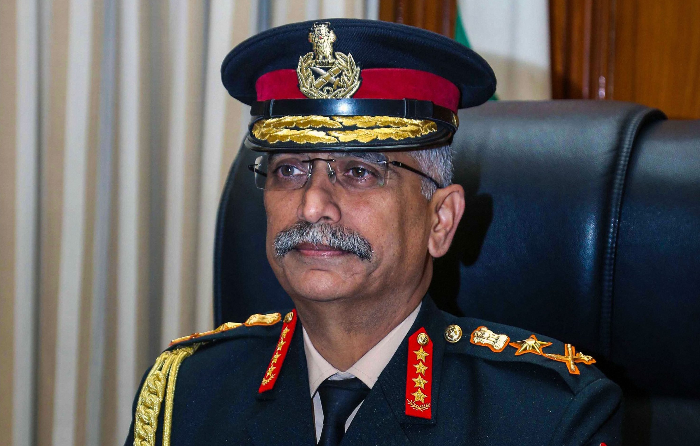 armychiefgeneralmmnaravaneleavesfor6dayvisittosaudiarabiauae