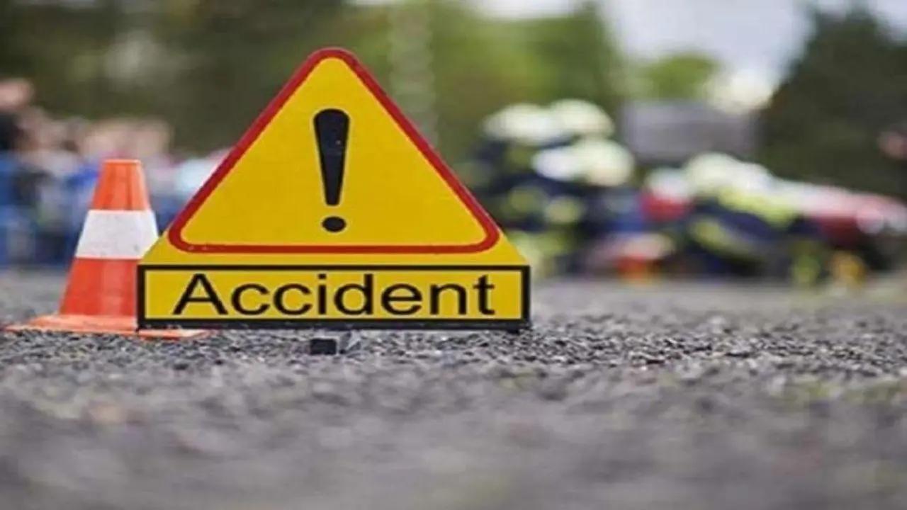 maharashtra:2killed3injuredasspeedingcarcollideswithstatetransportbus