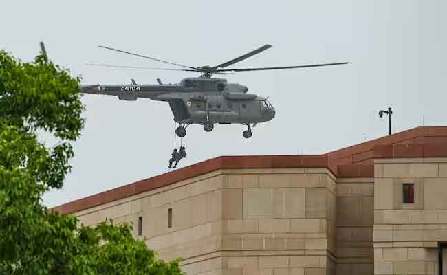 Delhi Police, NSG conduct mock drills at IGI, metro station, school