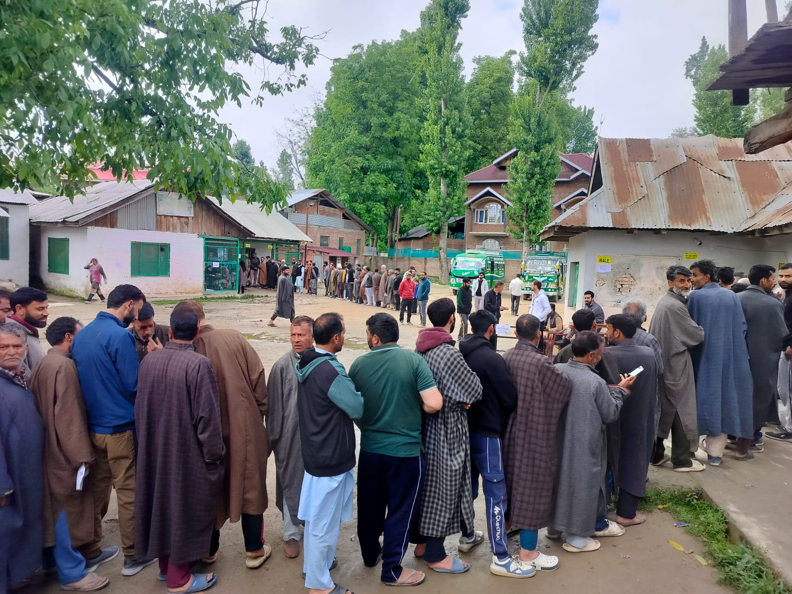 Voting underway in Srinagar Parliamentary Constituency